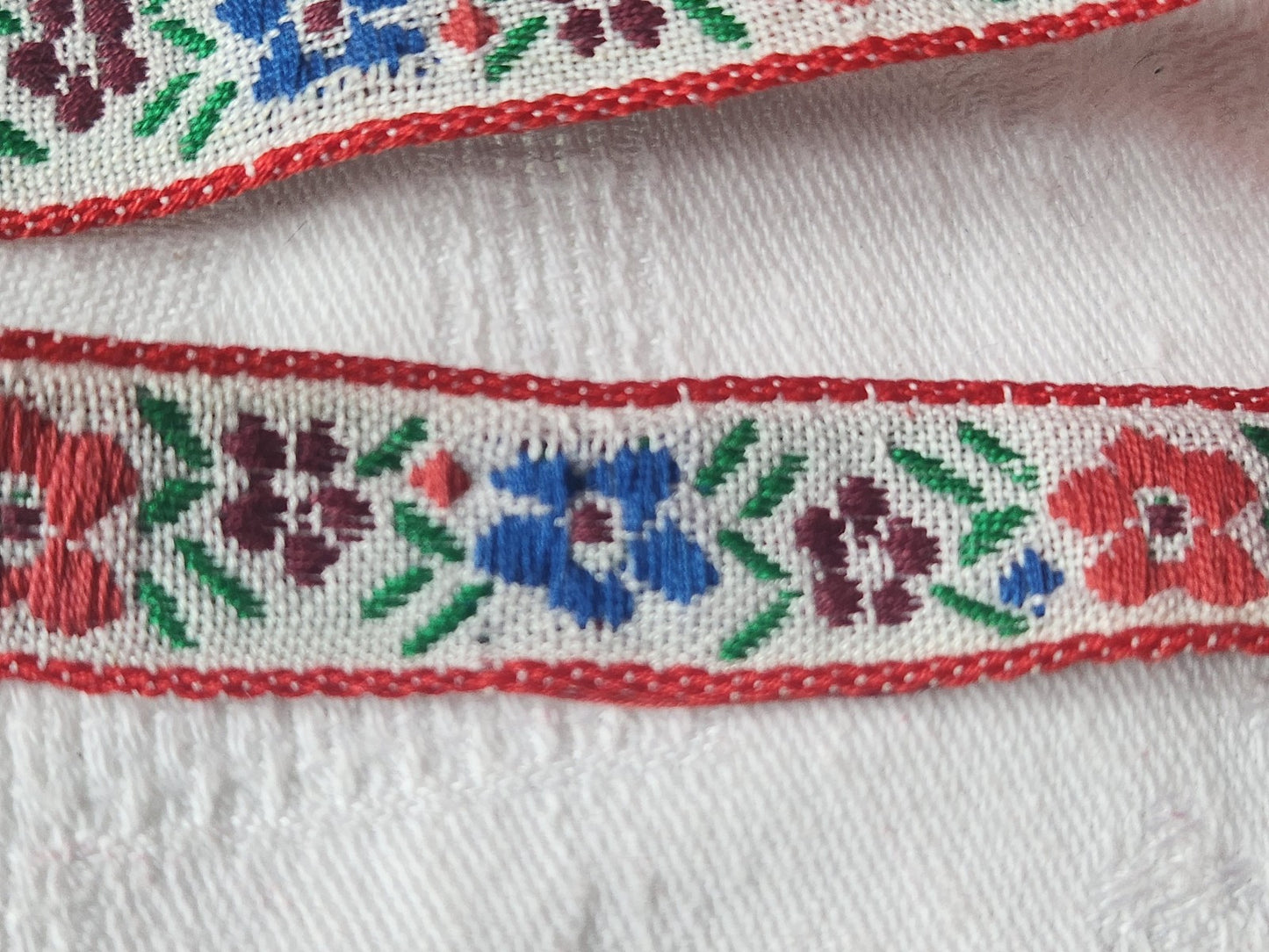 Galon vintage tissé fleur bleu rouge 3 métres sur 1,4 cm A2