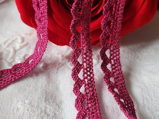 Dentelle vintage rose fushia  coton 3 métres sur 1,2 cm A6