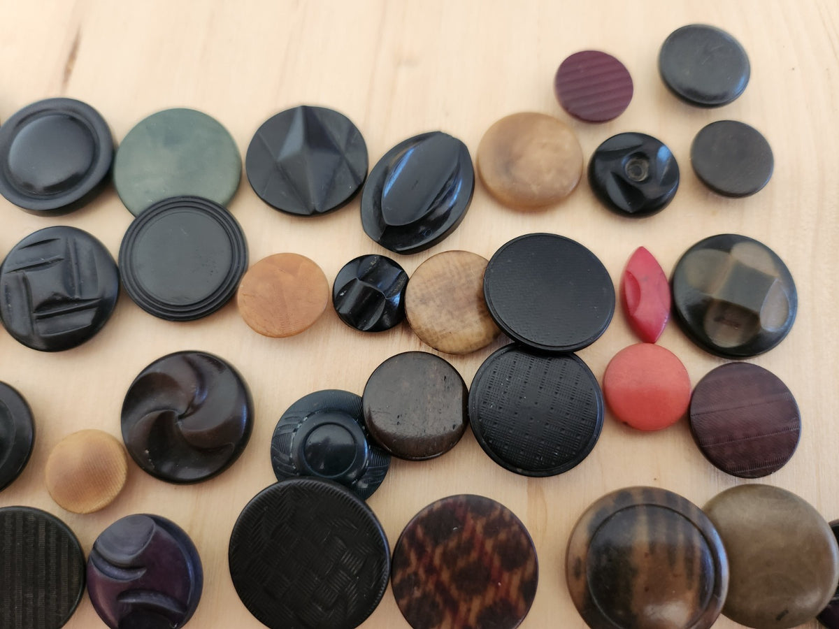 Lot 100 boutons anciens en corozo à pied 1 cm à 2 cm N°3 T10