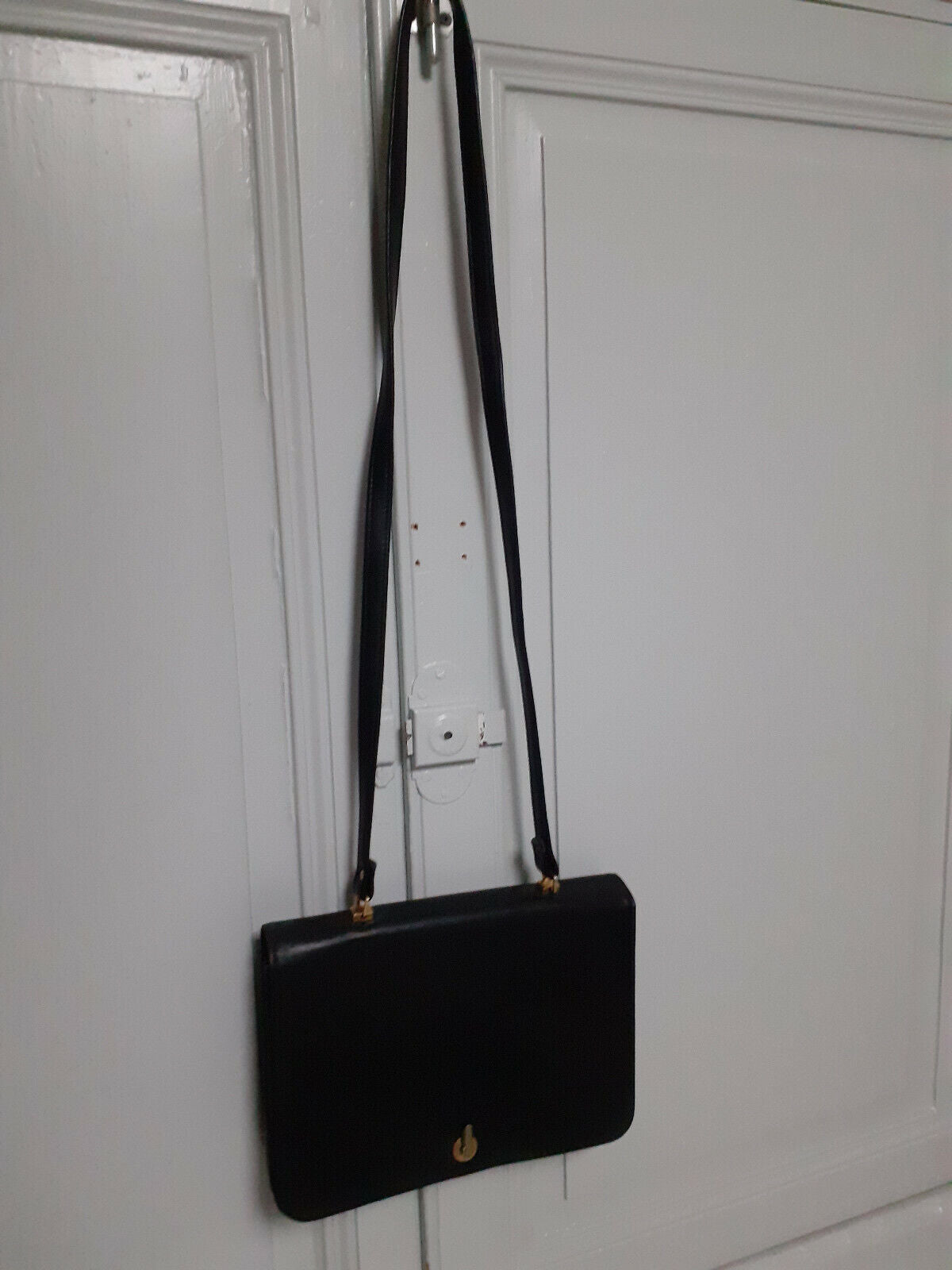 Ancien sac en main noir cuir forme classique A6