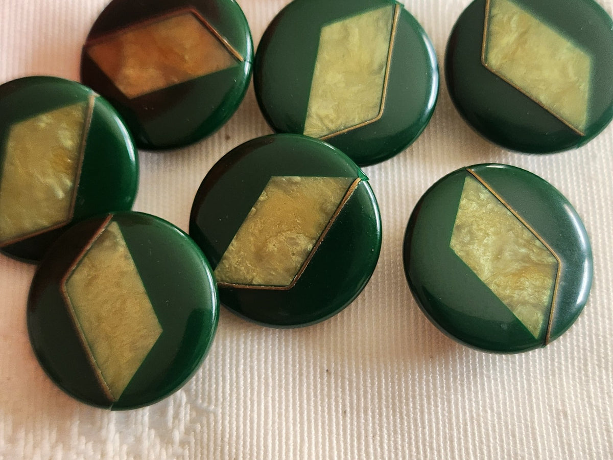 Lot 8 boutons vintage vert deux tons pied 1,7 cm ou 17 mm ref 6335