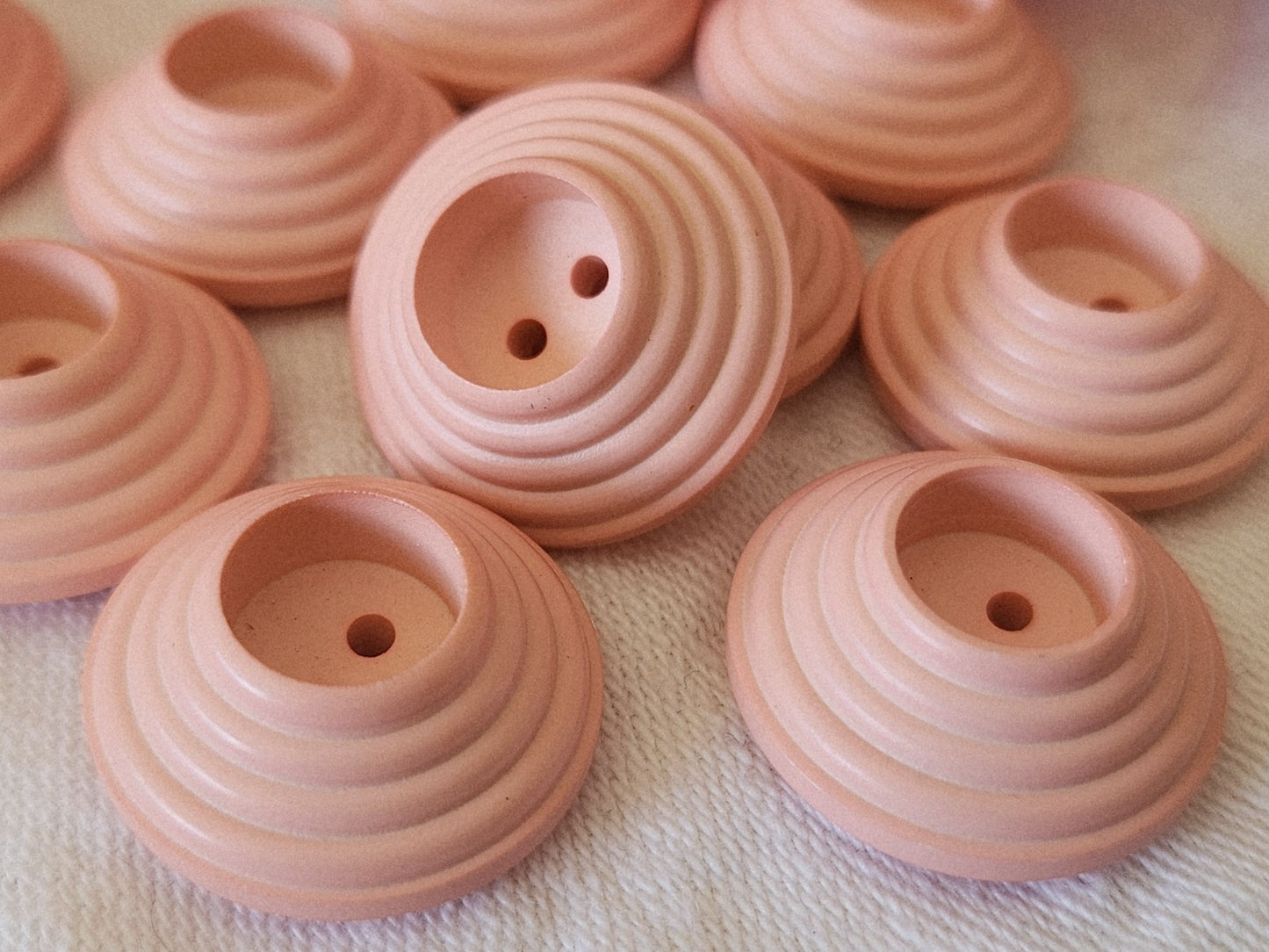 Lot 6 boutons vintage rose mat spirale relief  2,3 cm ref 3897 **