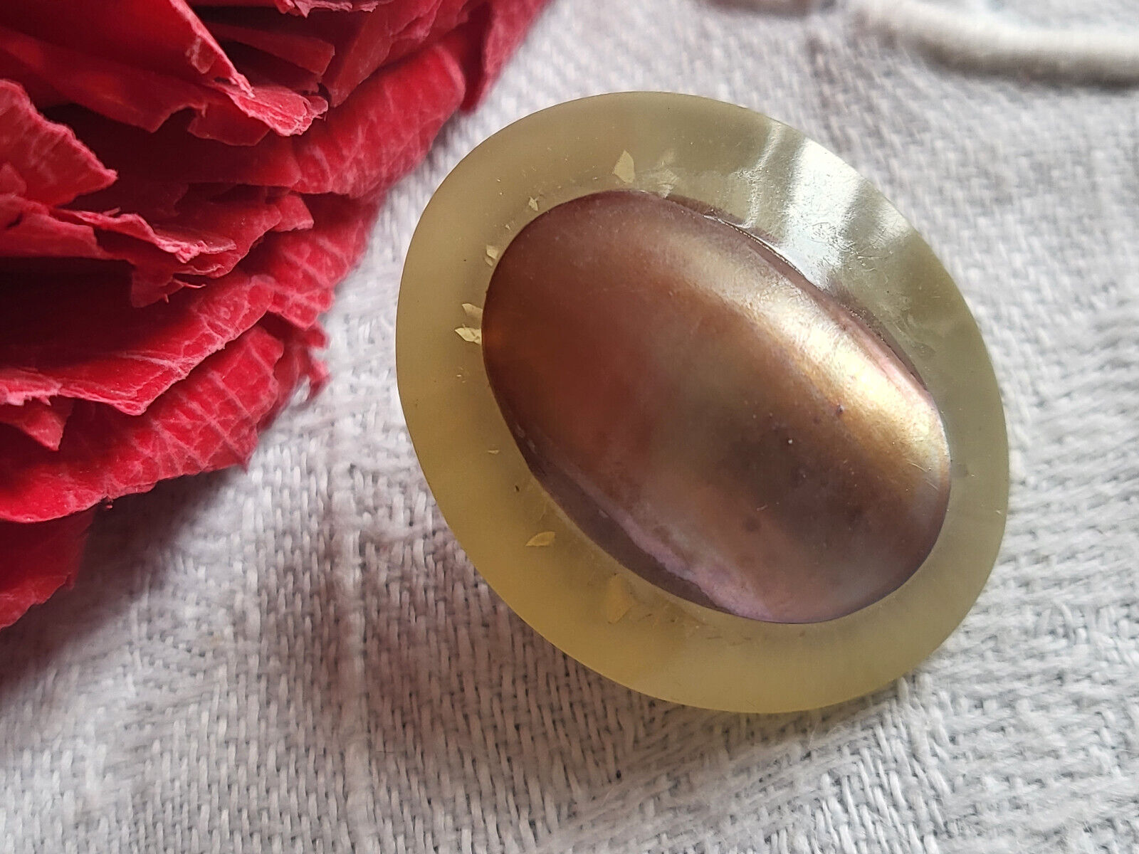 Bouton ancien gros cabochon en nacre ovale original 2,1 sur 2,5 bombé G10F
