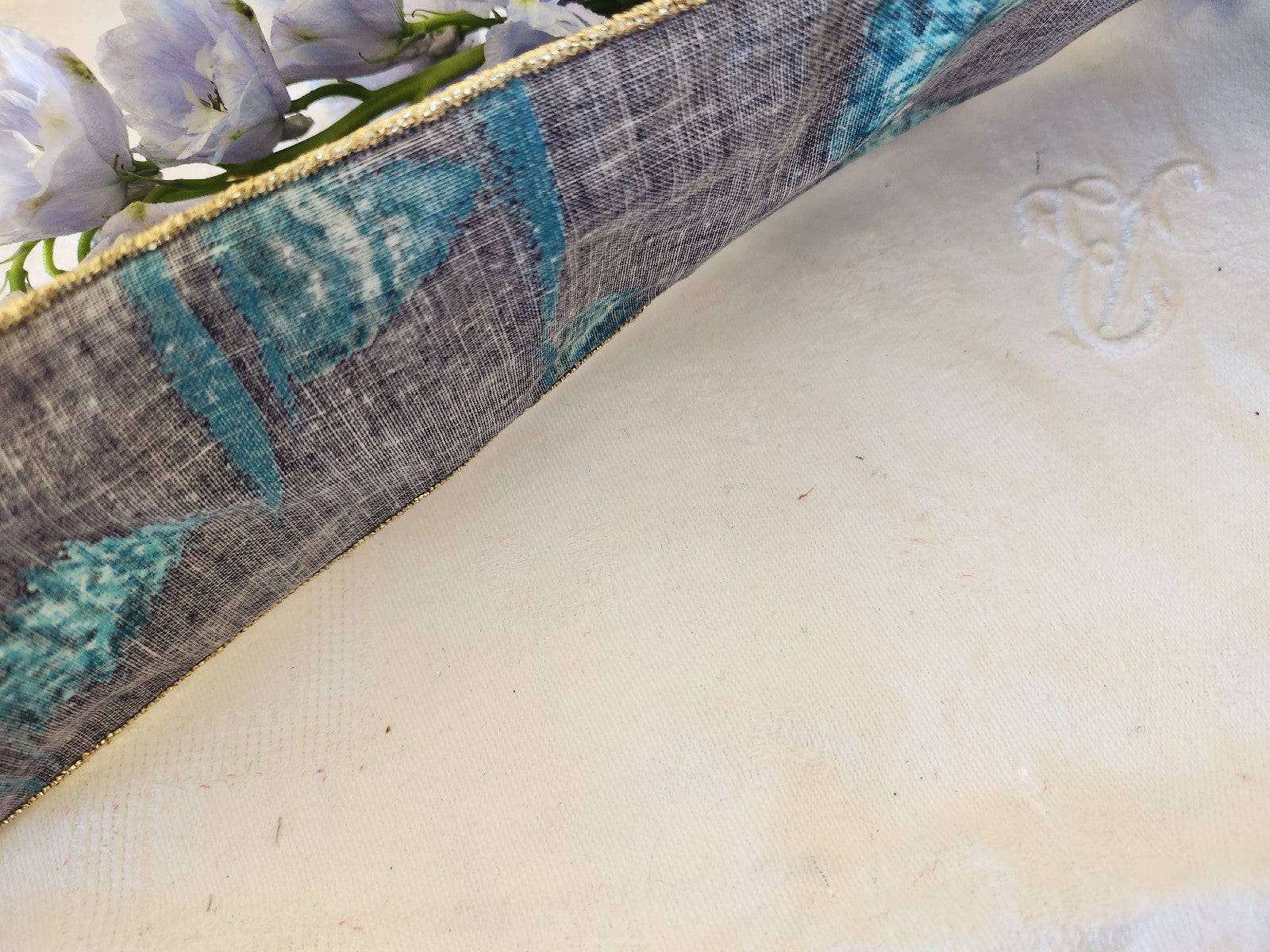 Large galon ruban  vintage sur 6,4 cm sapin bleu bord fil métal  2 métres B9