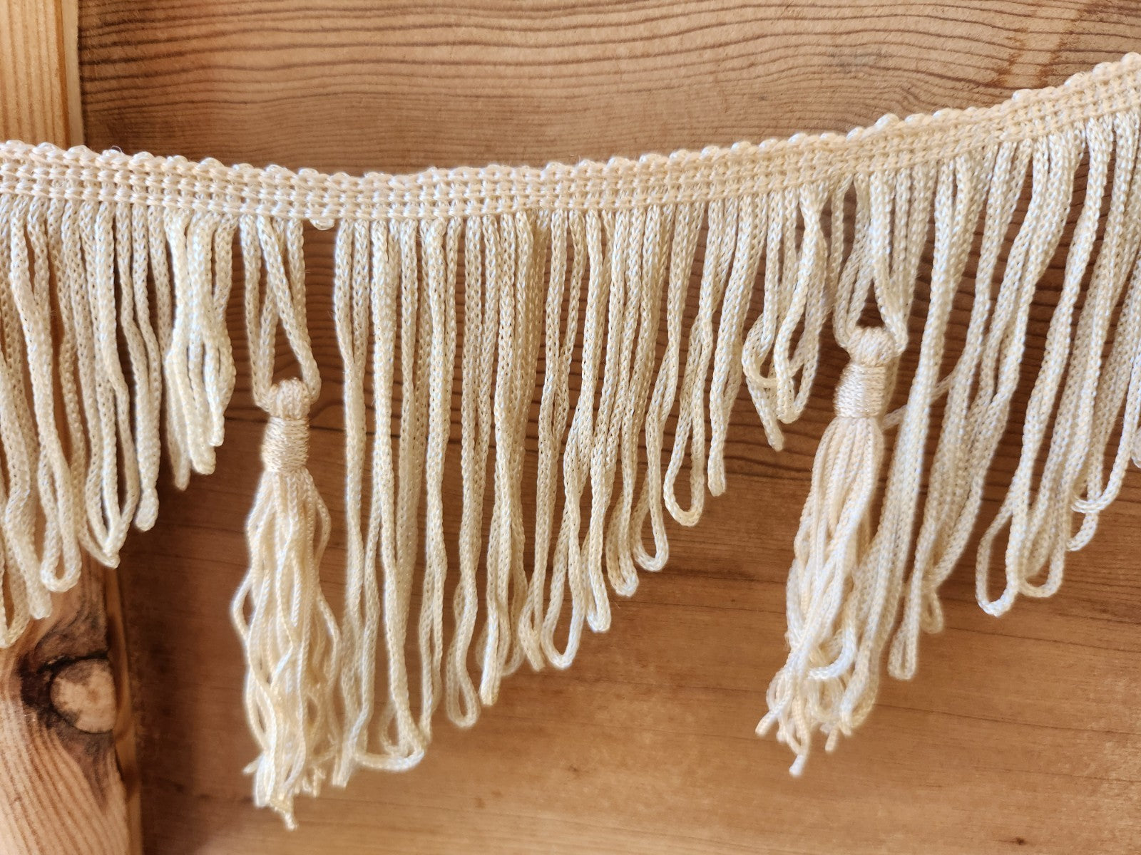 Galon vintage lumineux crème franges et pompons 1 métre 70 T2-17