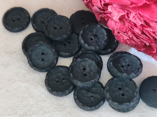 Lot 17  boutons vintage gris/noir  mat effet martelé trou 1,4 cm ref 3164