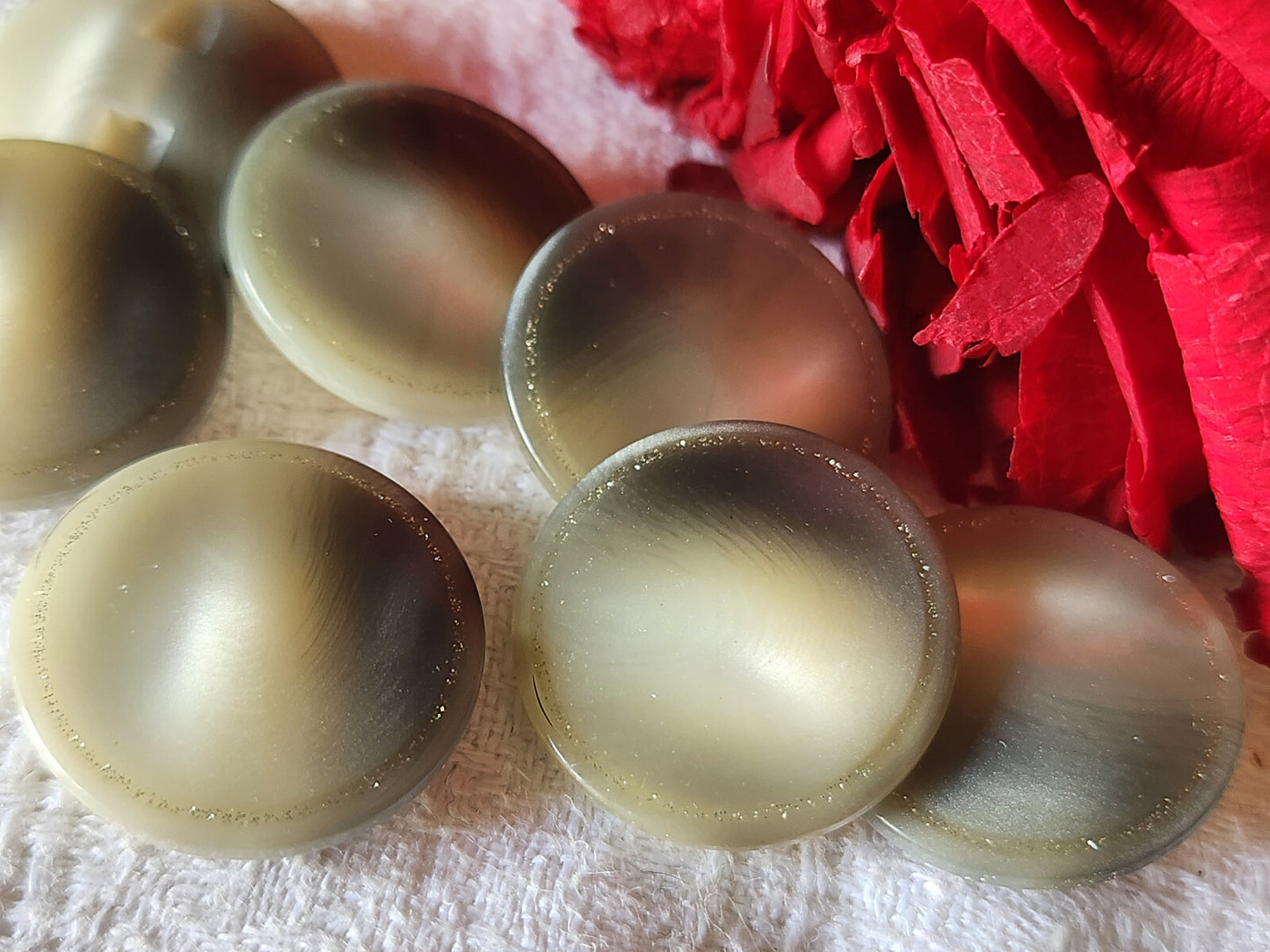Lot 6 boutons vintage gris pourtour inclusion paillette pied 2,2 cm ref 4833
