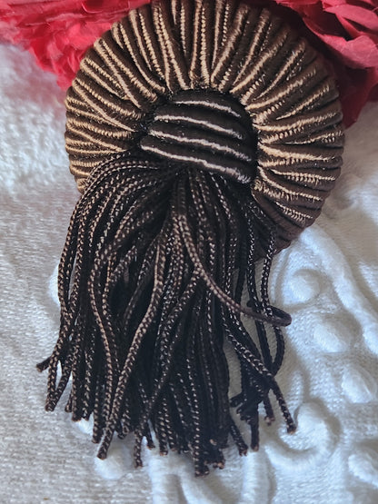 Gros bouton ancien en passementerie avec pendants marron 3,7 cm ref 5860