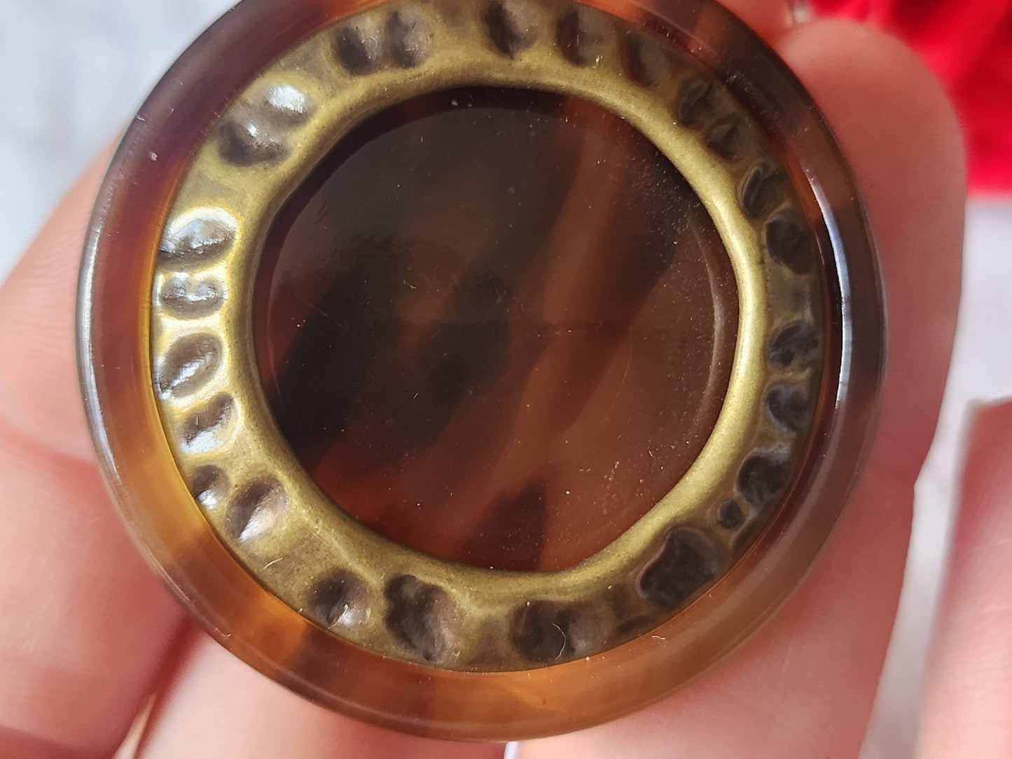 Enorme bouton vintage style ecaille marron jaspé lourd épais pied 43 mm ref 2029