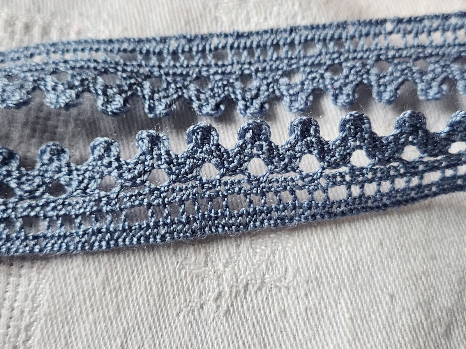 Dentelle vintage bleu gris coton 3 métres sur 1,7 cm A6