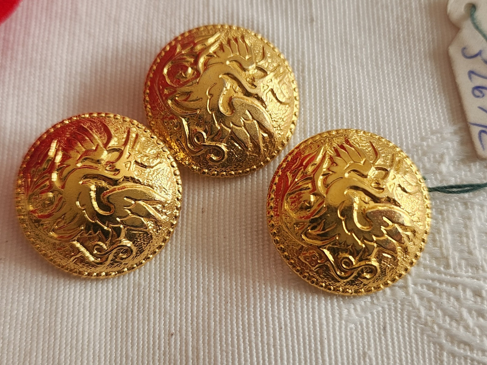 Trio boutons vintage en métal doré chimere leger  1,9 cm ou19 mm G7K