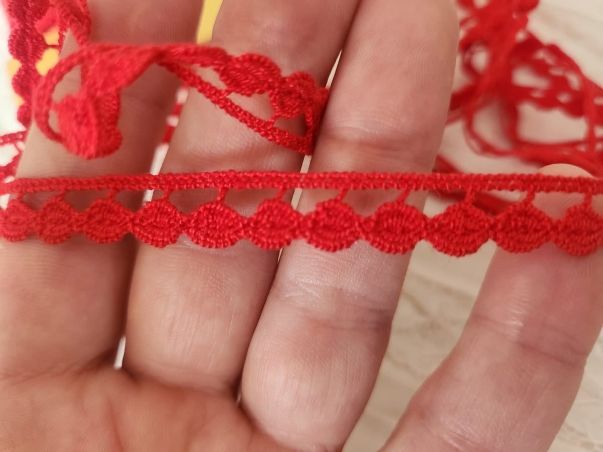 Ancien galon bordure dentelle rouge 5 métres sur 1 cm A2