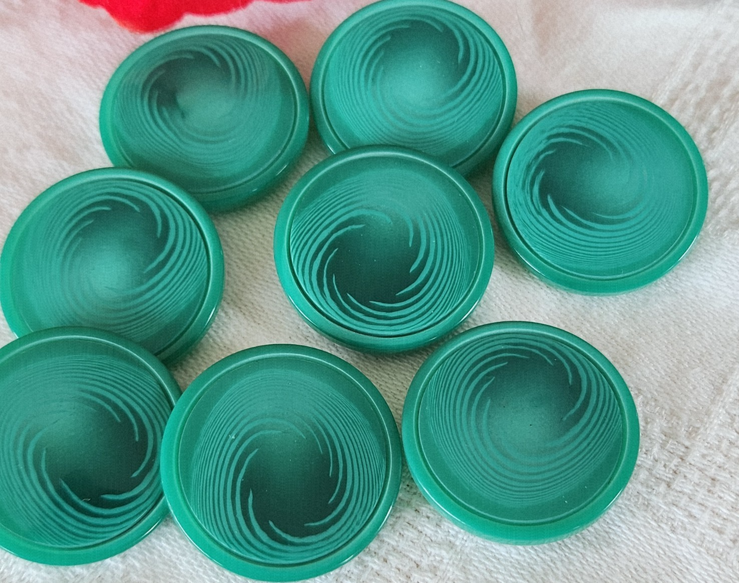 Lot 8 gros boutons vintage camaieu vert pied 2,6 cm ref 5981