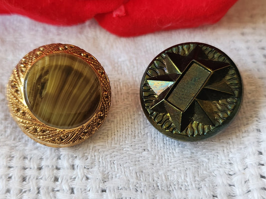 Duo boutons anciens en verre vintage vert  travaillé 1,8 cm D18D