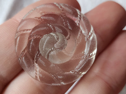 Gros bouton ancien  en verre spirale transparente relief 3,1  cm D17B