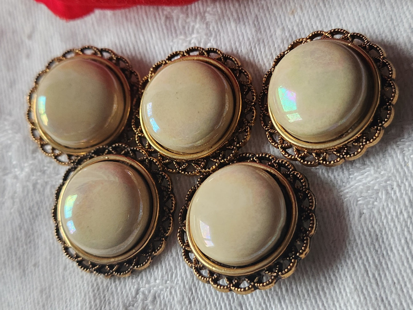 Lot 5 superbes boutons vintage coeur beige reflet modoré 2,3 cm ref 5123