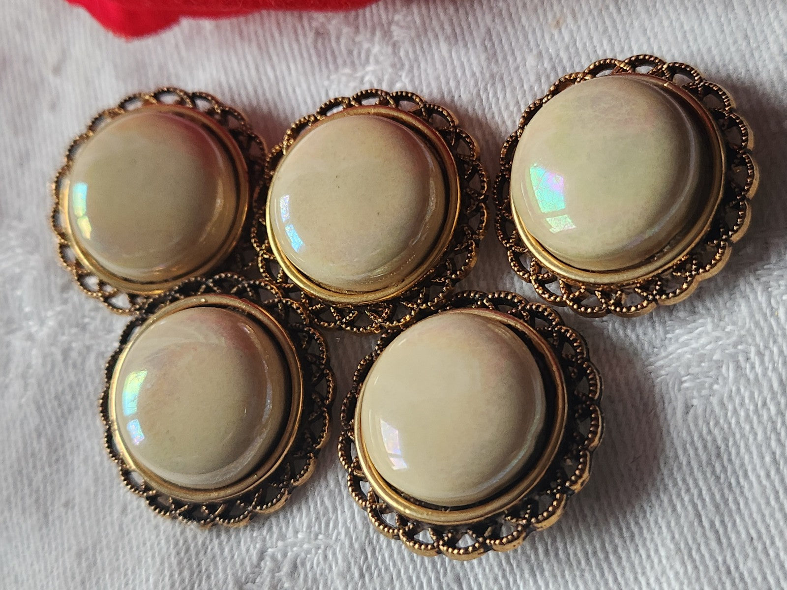 Lot 5 superbes boutons vintage coeur beige reflet modoré 2,3 cm ref 5123