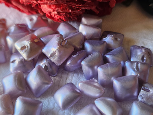 Lot 20 boutons vintage violet nacré carré 0,9 cm mini pied plastique ref 3835