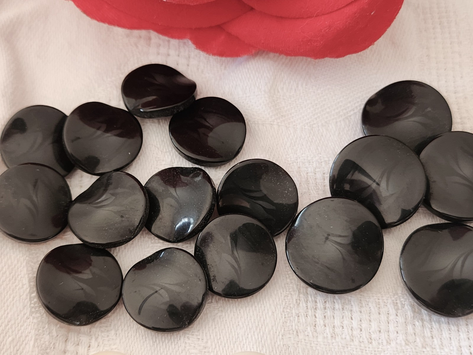 Lot 16 boutons vintage gris noir incurvé  1,5 et 1,7 cm (5 boutons) ref 3878