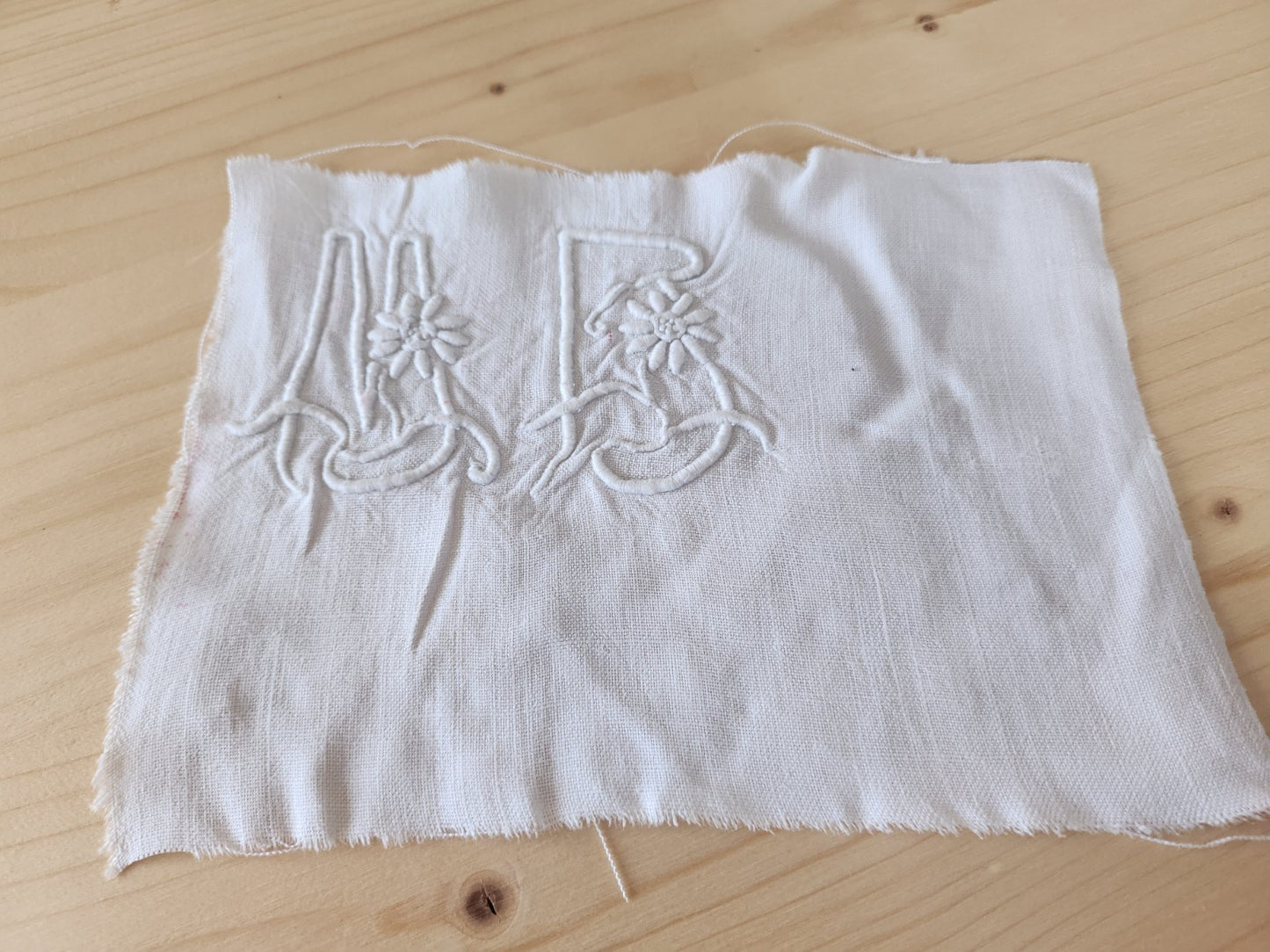 Ancien monogramme ancien MB  11,5 cm sur 46,5 cm T8
