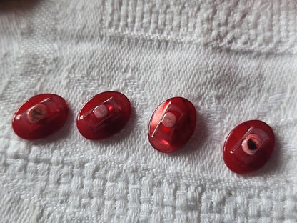 Lot 4 boutons anciens en nacre  ovale ciselé pied 1,2 sur 0,9 cm ref 3246