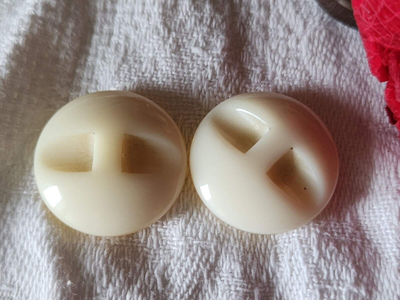 Duo boutons vintage crème coeur nacré inclusion pied 2,2 cm ref 3474