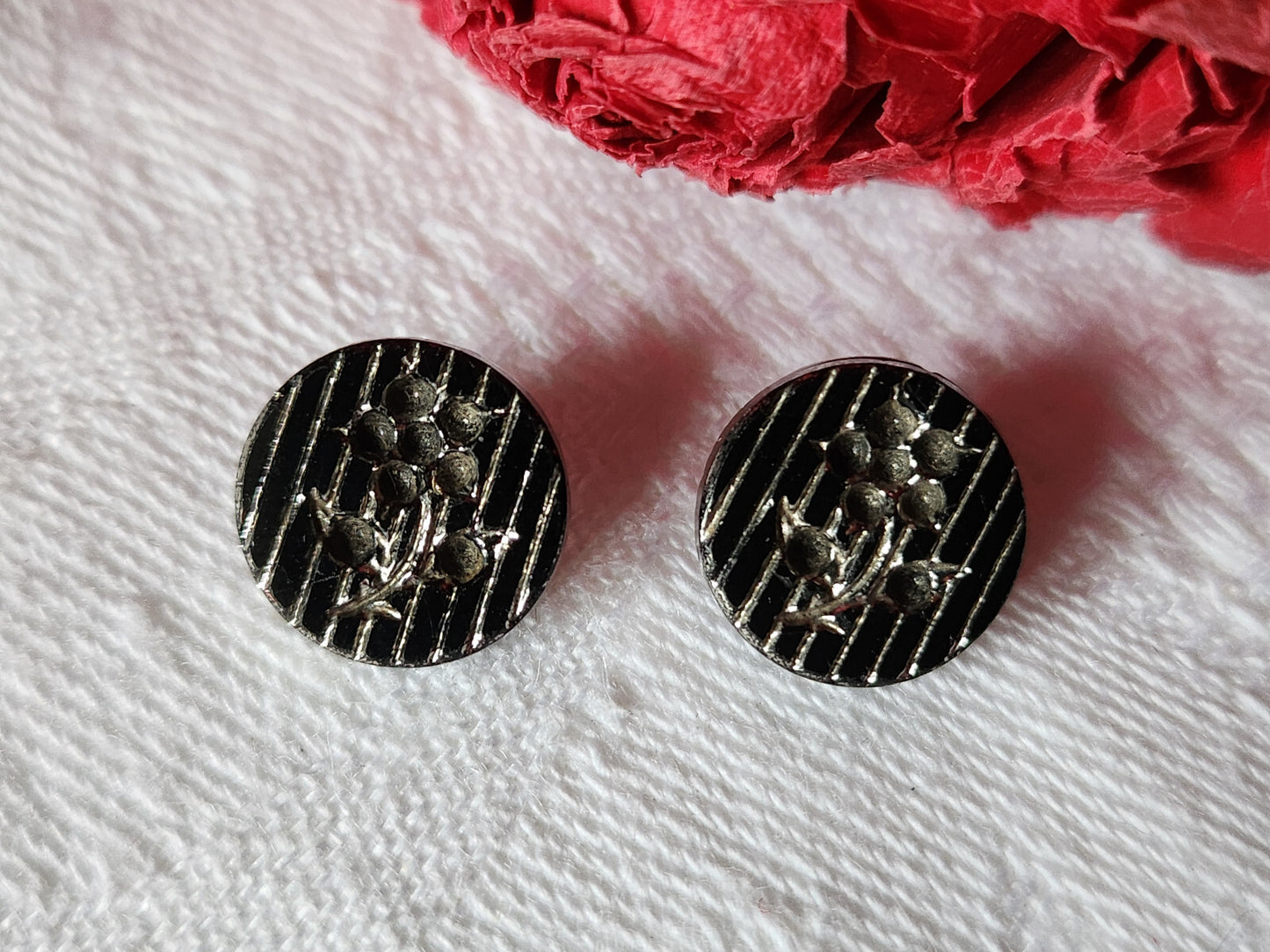Duo  boutons anciens en verre sculpté collection fleur 1,1 cm G12B