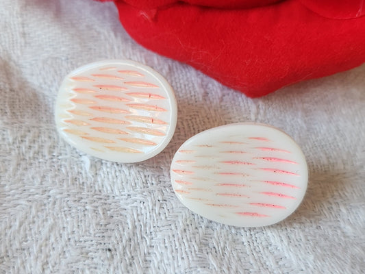 Duo boutons anciens  en verre blanc rose à pied 1,4 sur 1,8 cm D17K