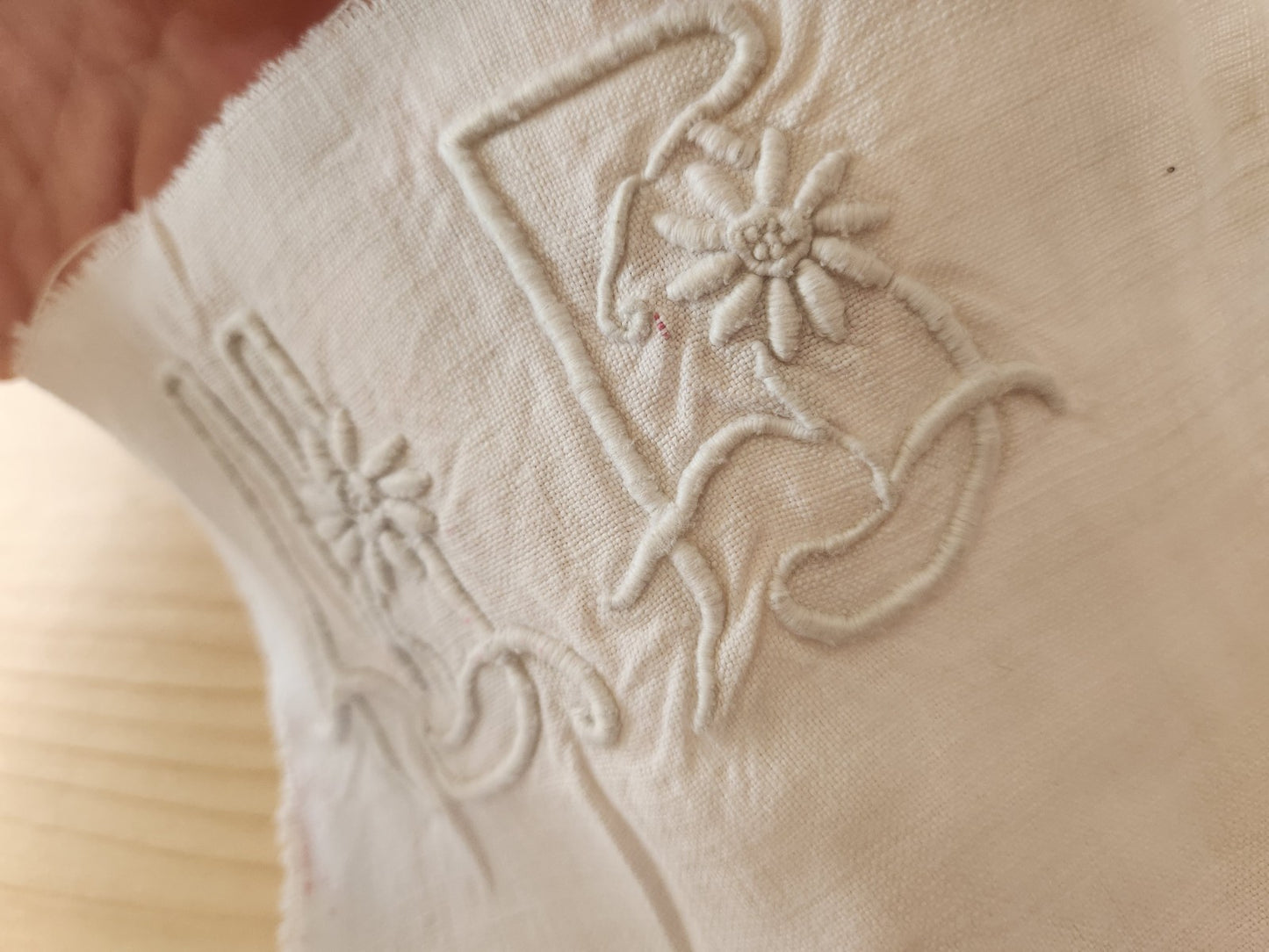 Ancien monogramme ancien MB  11,5 cm sur 46,5 cm T8