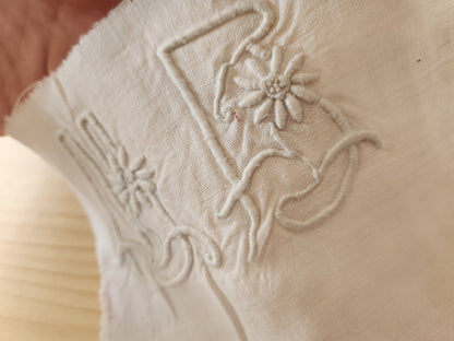 Ancien monogramme ancien MB  11,5 cm sur 46,5 cm T8