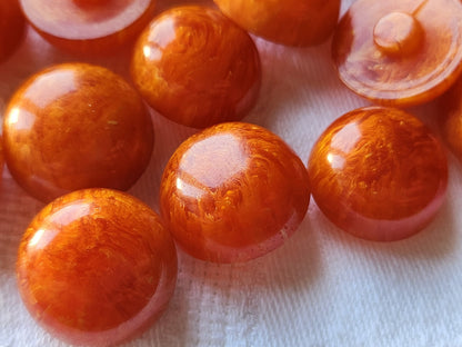 Lot 6 superbes boutons anciens orange jaspé pied 1,9 cm ref 5387