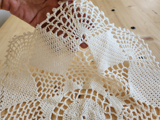 Trés grand napperon ancien crochet diamètre 46 cm B8