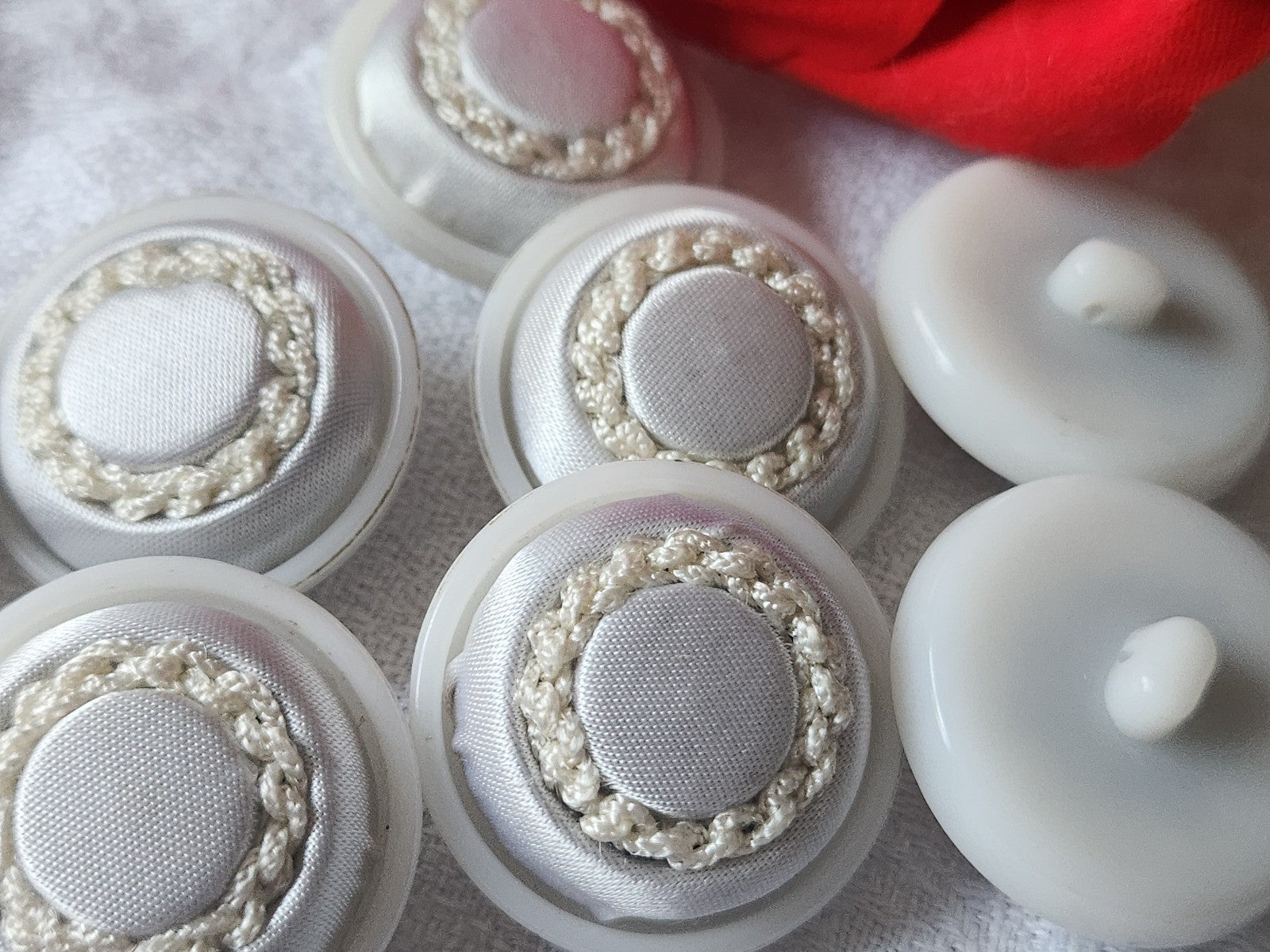 lot 6 boutons anciens vintage passementerie lumineux blanc  2,7 cm  ref 3923 **