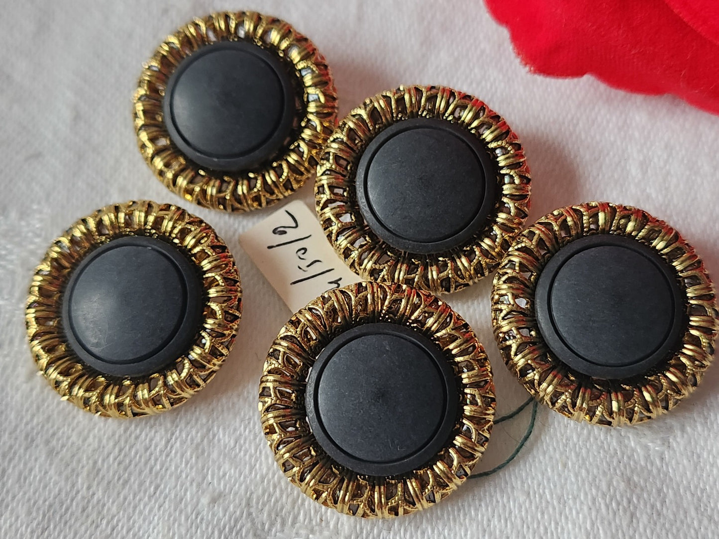 Lot 5 boutons en métal dentelle coeur mat vintage pied 2,2 cm ref 1647