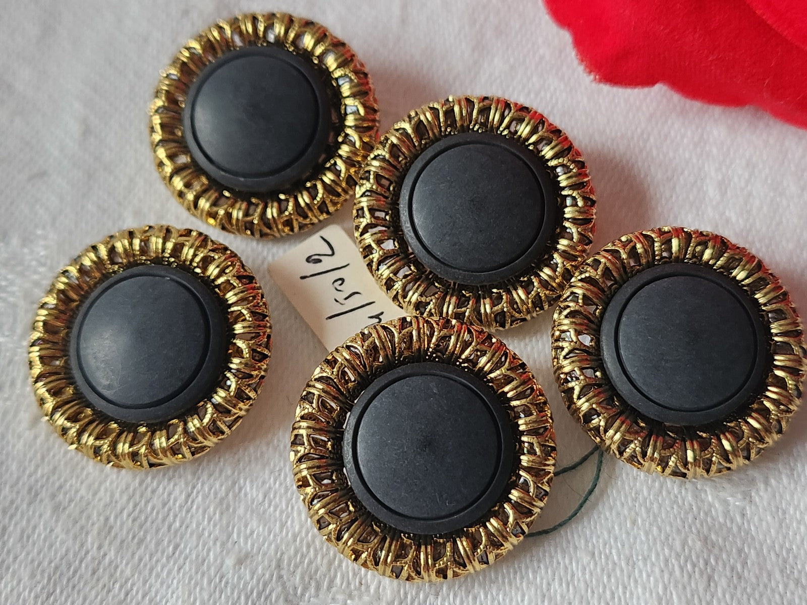 Lot 5 boutons en métal dentelle coeur mat vintage pied 2,2 cm ref 1647