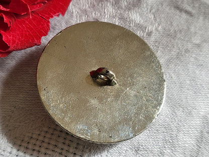 Énorme bouton année 80 à strasser ou tel que  acrylique argenté 3,7 cm D12L