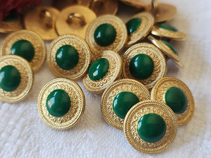 Lot 7 petits boutons en métal doré vert 1,3 cm ref 4923