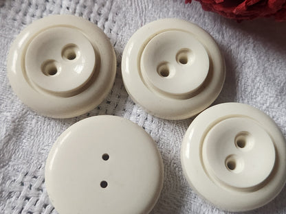 Lot 4 gros boutons vintage blanc creme trous 2,6  cm ref 2552