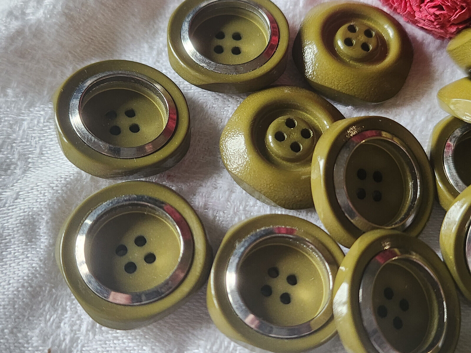 Lot 7 boutons vintage vert argenté trous 2 cm épais ref 3320