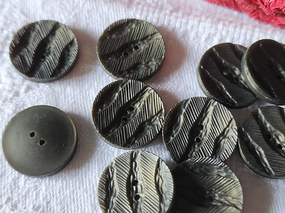Lot 10 boutons vintage vert kaki travaillé 1,7 cm trous ref 3279