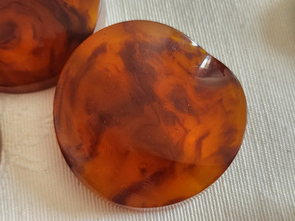 Trio gros boutons anciens ambrés ambrolite?  pied 3,4 cm ref 6220