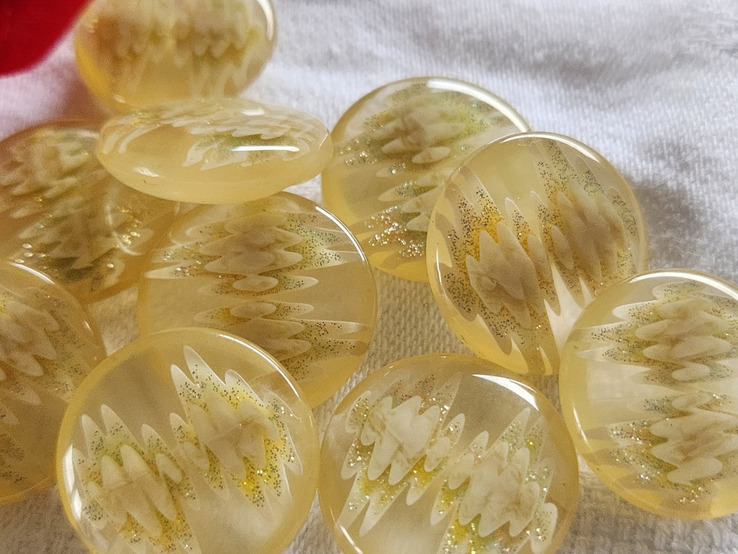 Lot 6 jolis boutons vintage inclusion créme paillette pied 2,2  cm ref 2443