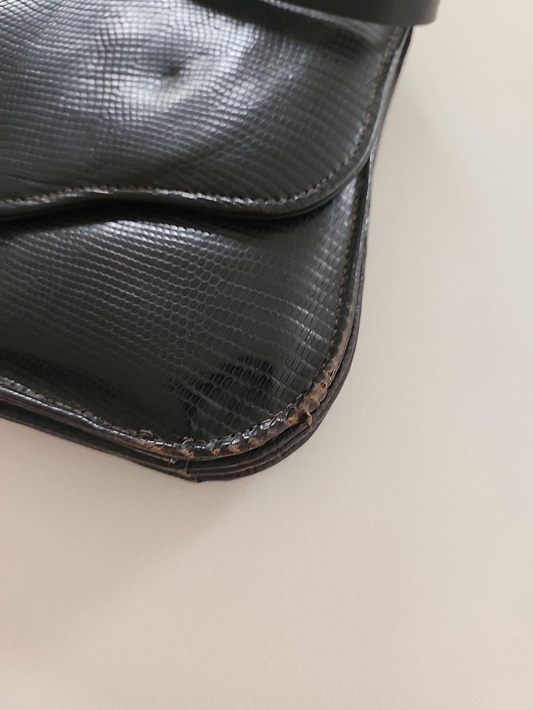 Ancien sac en main noir motif alveole  retro vintage