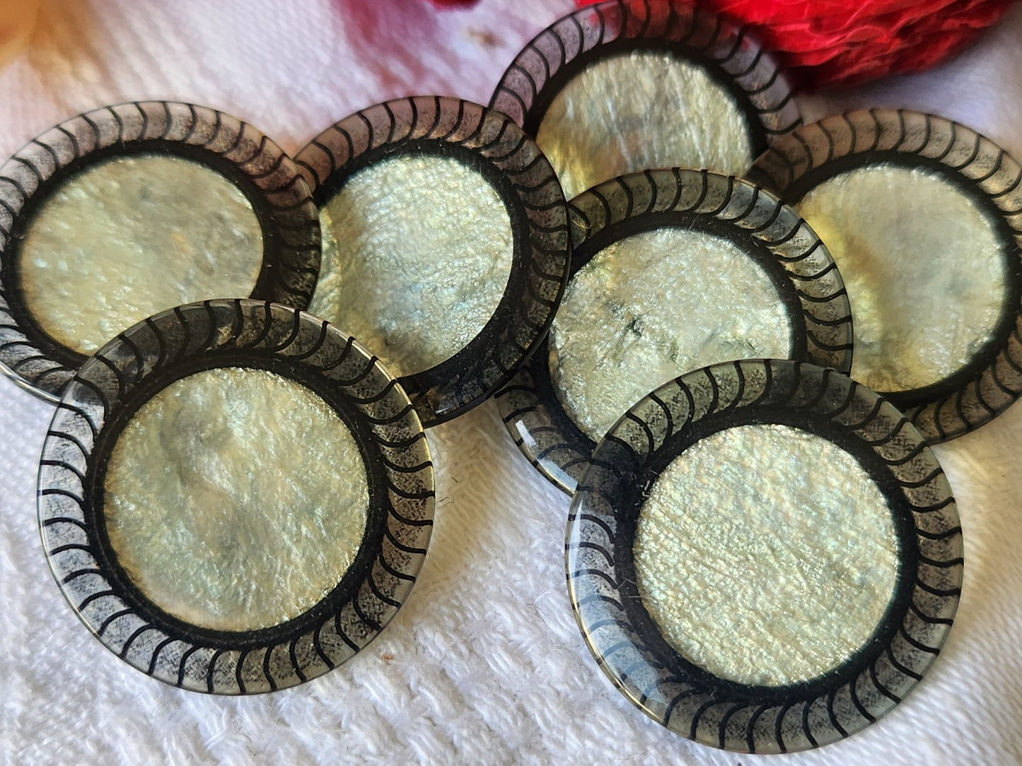 Lot 6 boutons vintage noir coeur créme satiné nacré pied 2,3 cm ref 5476