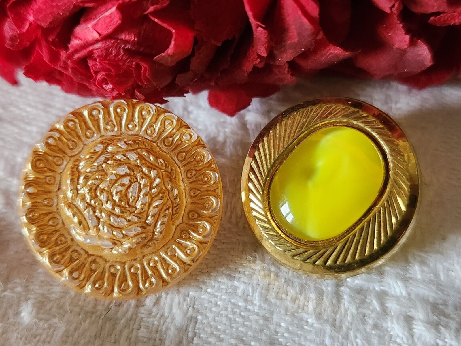 Duo boutons anciens en verre jaune orange pied 1,7 et 1,8 cm G5B