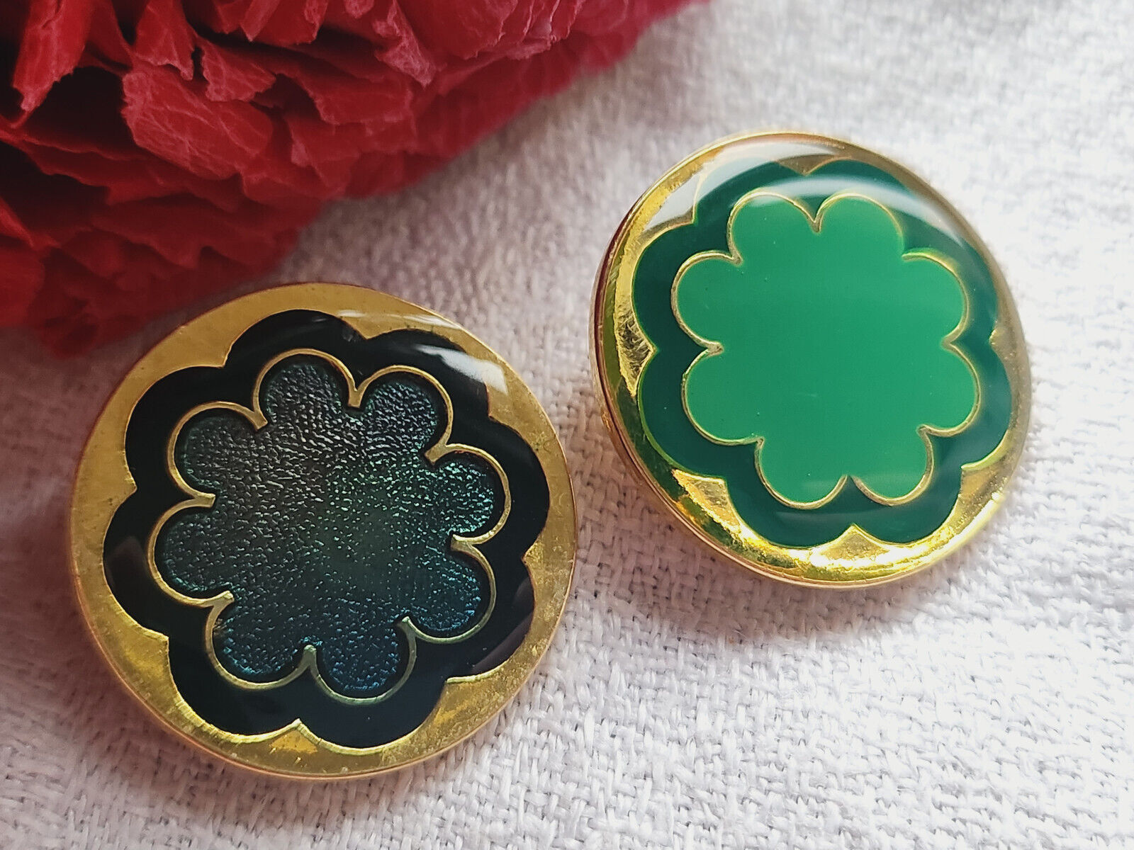 Duo boutons vintage métal coeur bleu et vert  pied 2,3 cm lourd doré G18F