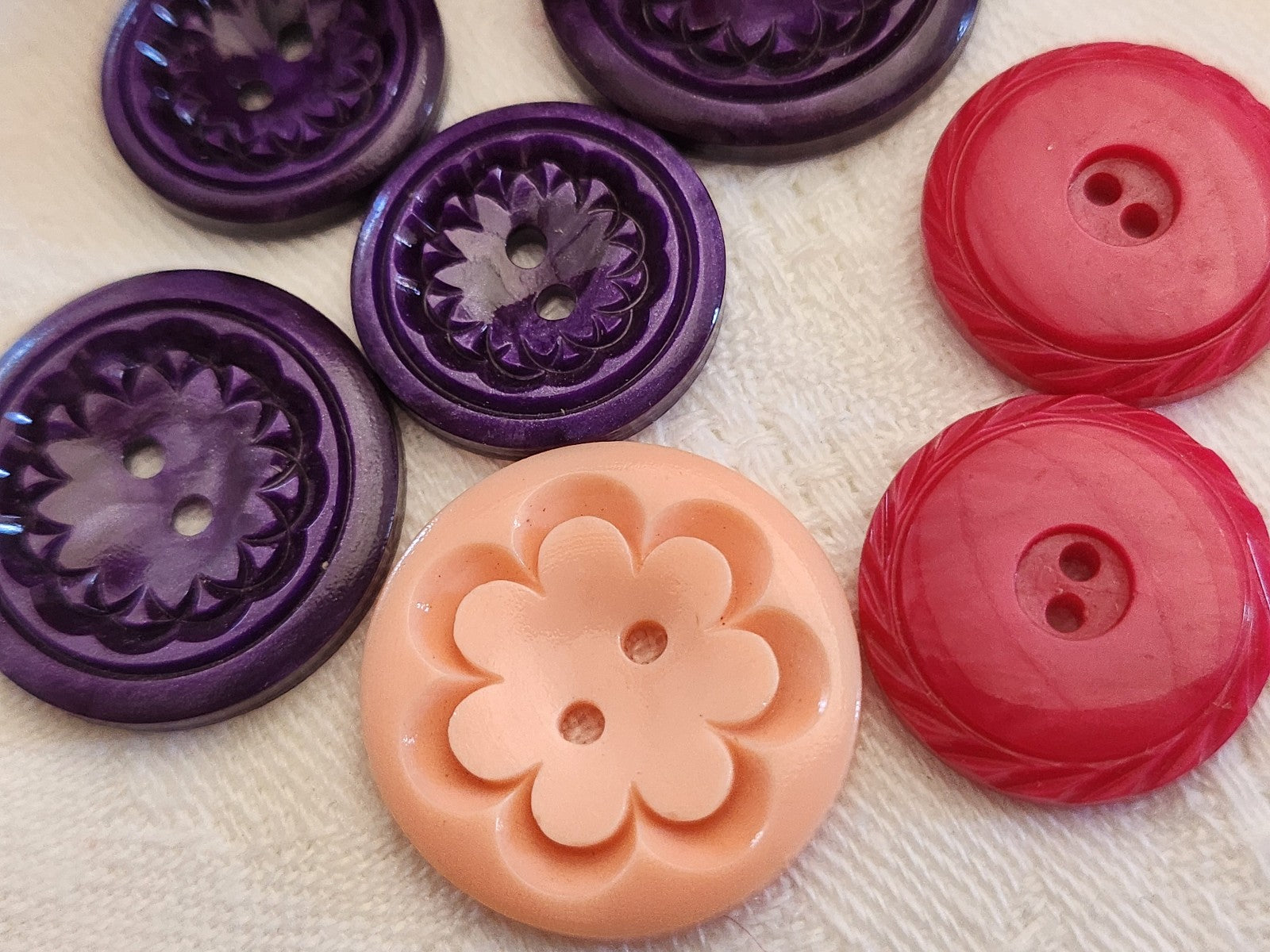 Lot 10 boutons vintagerose / violet ciselé motif 1,8 à 2,2 cm ref 1886