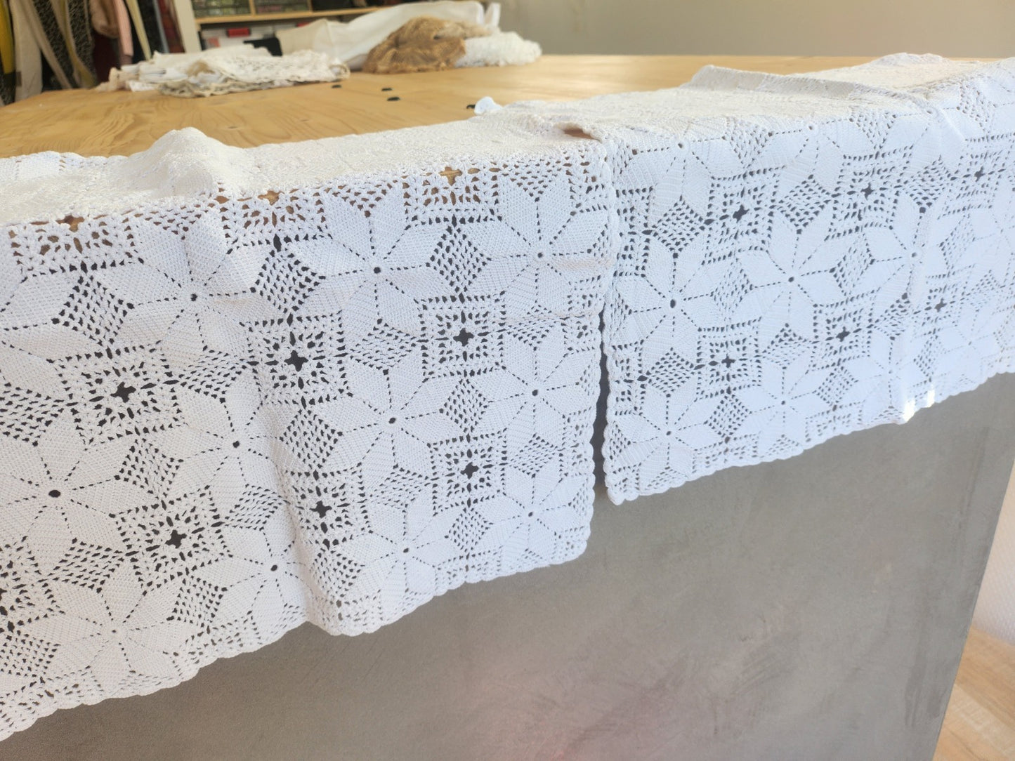 Lot 2 grands napperons anciens crochet blanc 47 sur 47 et 43 sur 44 cm B7