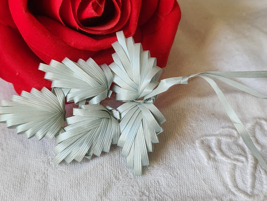 Ancien ornement chapeau creation modiste fleur rafia bleu T0-15
