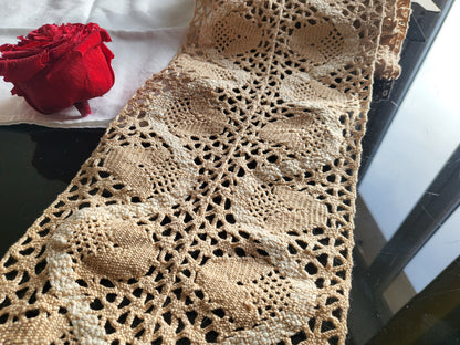 Ancienne dentelle large épaisse bi  blancentre deux  2 mètres  sur 16,5 cm B6